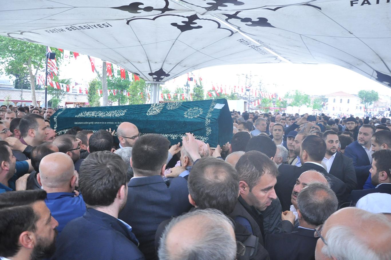 Yeni Akit gazetesi Genel Yayın Yönetmeni toprağa verildi 
